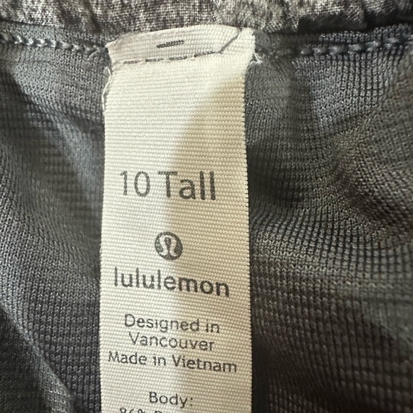Lululemon Athletica Gray Athletic Shorts with Dolphin Hem - Picture 2 of 4